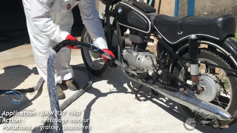 Nettoyage glace sèche moteur moto