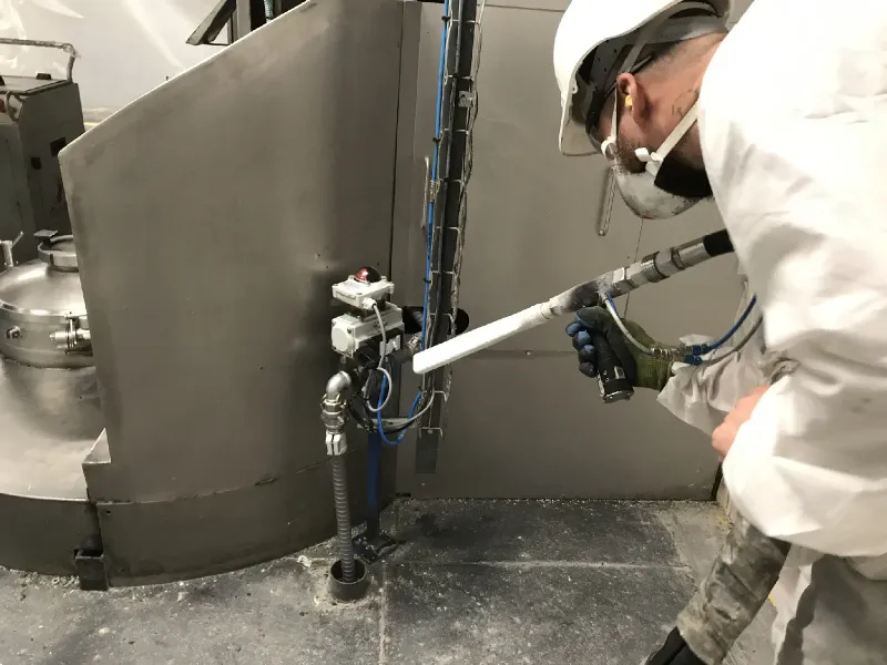 Opérateur de nettoyage cryogénique